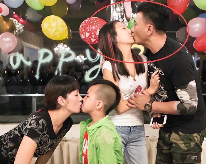 被畸形父母毁掉的星二代:拍婚纱照同床15年当众强吻30岁女儿(图9)