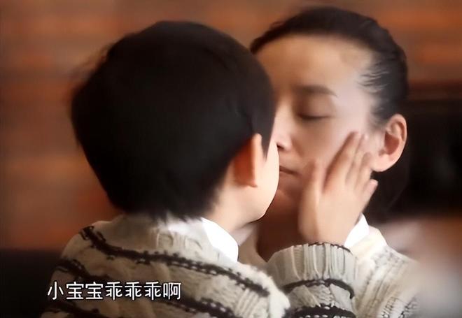 被畸形父母毁掉的星二代:拍婚纱照同床15年当众强吻30岁女儿(图14)