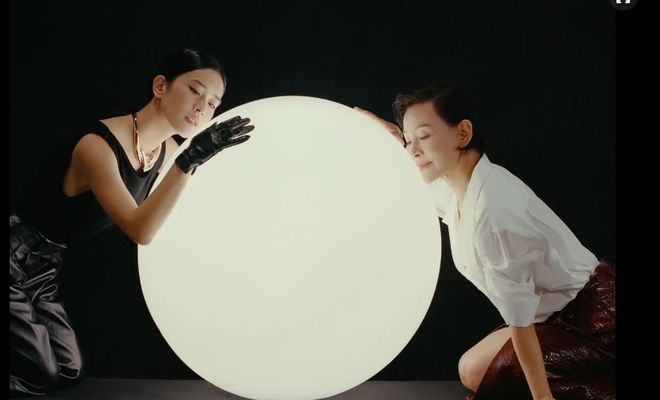 陈冲母女上演写真大片宛如姐妹花幸福感十足!(图3)