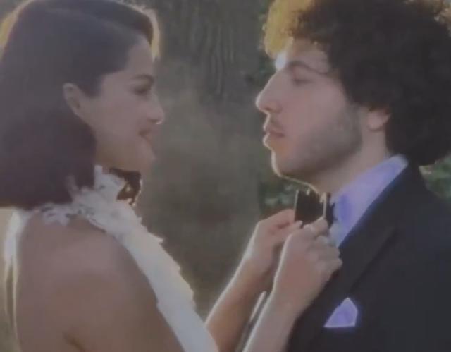 易倍网站：知名女星举行婚礼婚纱照公开(图1)