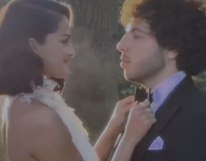 易倍:明星夫妻举行婚礼婚纱照公开!网友:意难平……(图1)