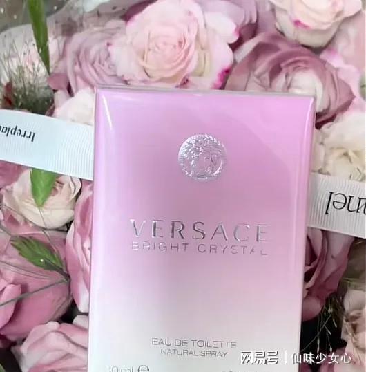 凭一己之力带火范思哲同款包包全球售罄网友赞赵露思时尚权威(图5)