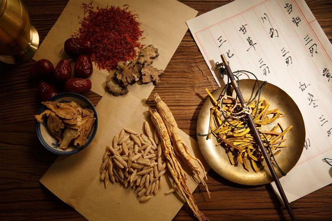 易倍：小细胞肺癌全身转移！放化疗+中药双管齐下病灶神奇稳定！(图2)