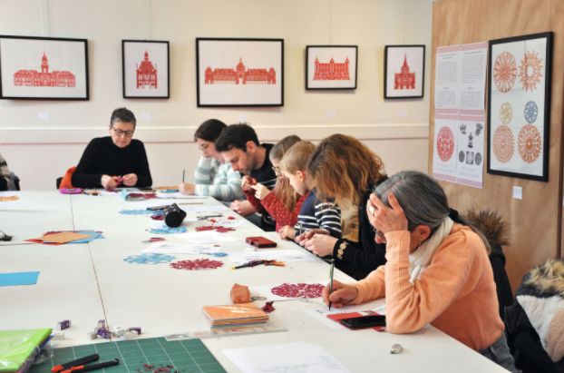 重塑中国剪纸的海外形象：从儿童手工到震撼世界的艺术(图2)