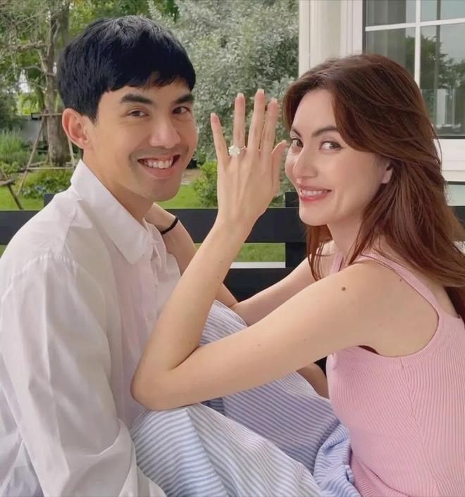 易倍EMC平台：泰国顶流mai大婚钻戒15克拉坐拥8000平米地相恋7年多次催婚(图2)