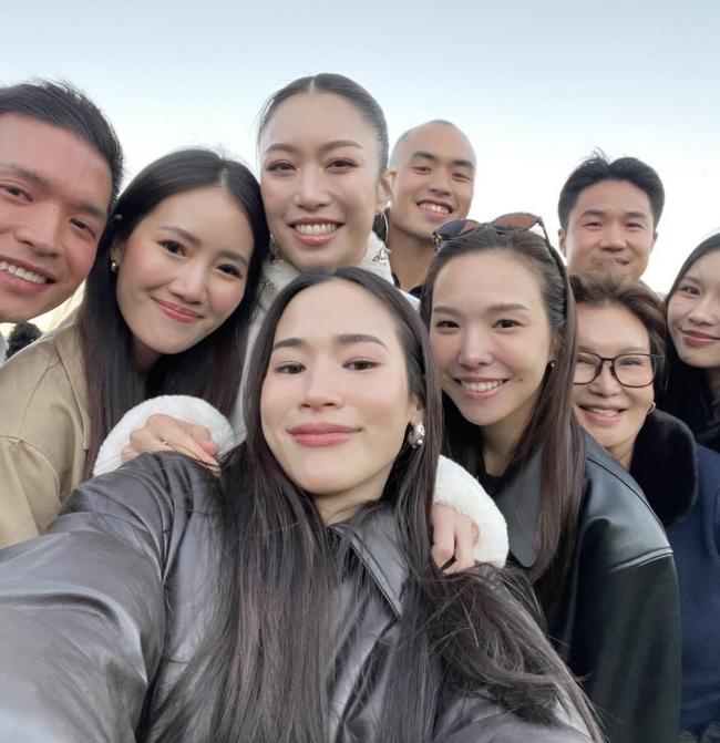 易倍网站:霍震霆朱玲玲霍启刚现身霍启仁婚礼低调雪山浪漫完婚(图2)