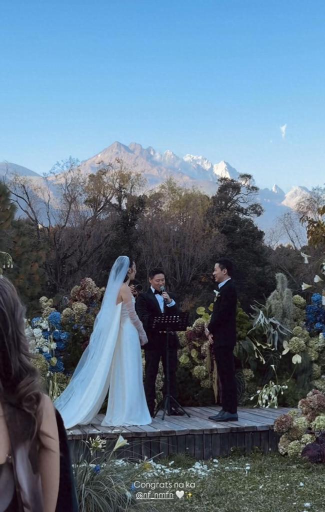 易倍网站:霍震霆朱玲玲霍启刚现身霍启仁婚礼低调雪山浪漫完婚(图3)