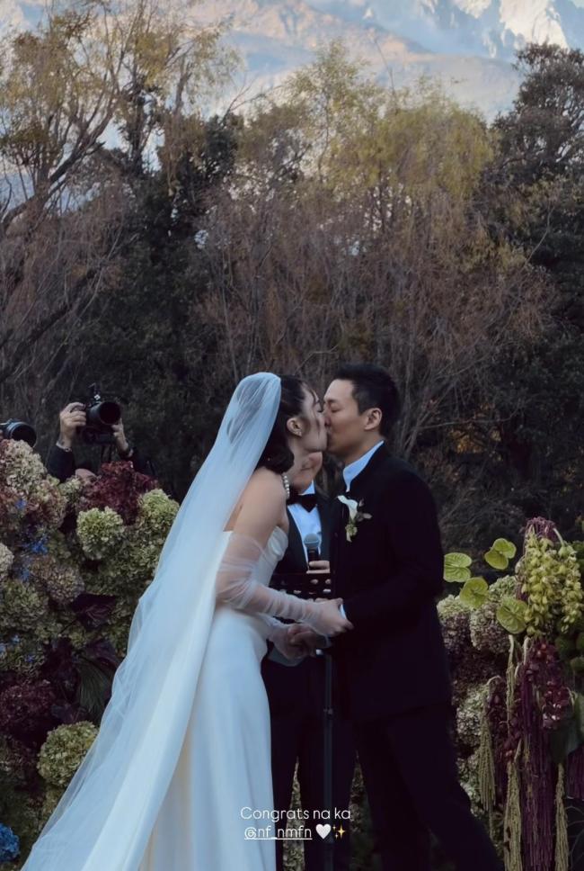 易倍网站:霍震霆朱玲玲霍启刚现身霍启仁婚礼低调雪山浪漫完婚(图7)