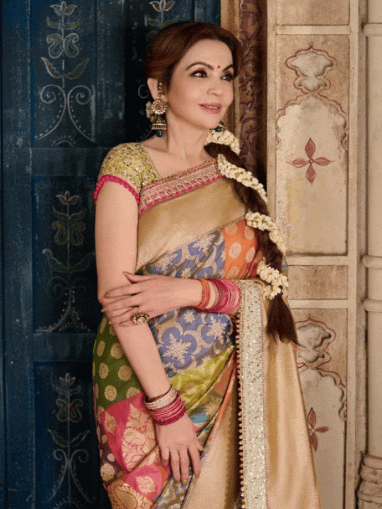 43亿婚礼只是开场！印度首富妻女炫富刷屏珠宝论斤戴座驾搭防弹(图6)