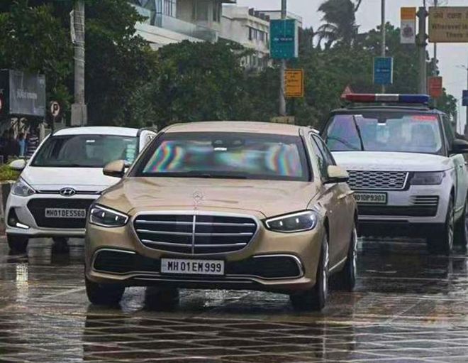 43亿婚礼只是开场！印度首富妻女炫富刷屏珠宝论斤戴座驾搭防弹(图19)