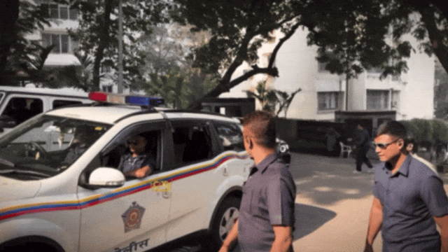 43亿婚礼只是开场！印度首富妻女炫富刷屏珠宝论斤戴座驾搭防弹(图33)