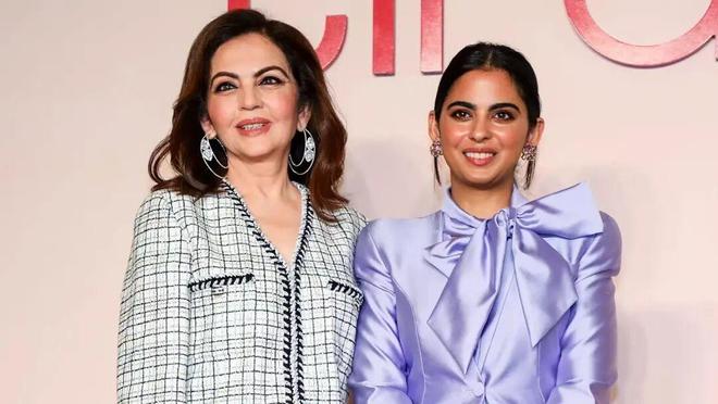 43亿婚礼只是开场！印度首富妻女炫富刷屏珠宝论斤戴座驾搭防弹(图37)