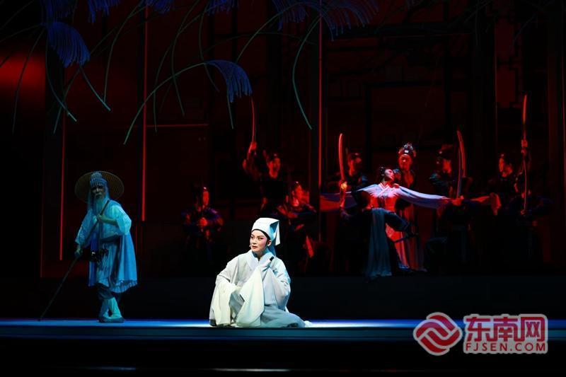 易倍EMC平台:艺术基金资助项目《烟波迷月》福州连演越剧尹派经典传递人性力量(图1)