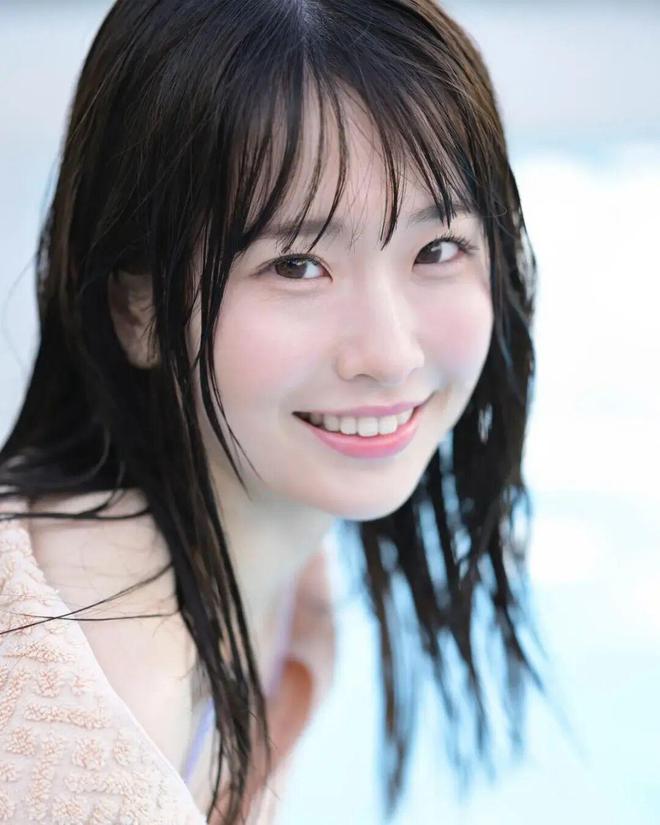 易倍：尤尤尤尤尤物！邻家甜妹白上咲花这身材着实炸裂！(图2)