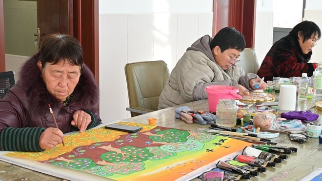 易倍EMC平台：从田间到世界！辛集农民画再出圈→(图1)