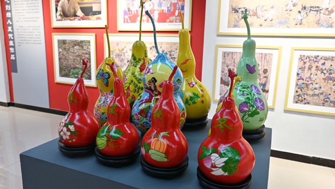 易倍EMC平台：从田间到世界！辛集农民画再出圈→(图4)