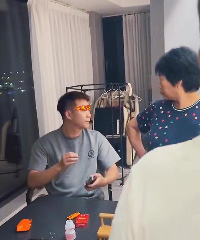 男子偷情被抓：多张暧昧照流出现场对话曝光原配披露大量隐情(图2)