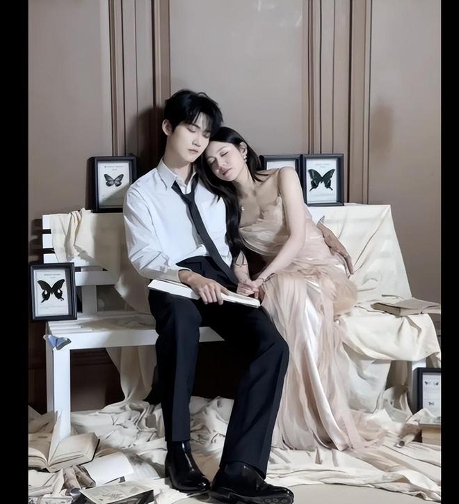 易倍：周柯宇写真大片互相偎依氛围感十足！(图2)