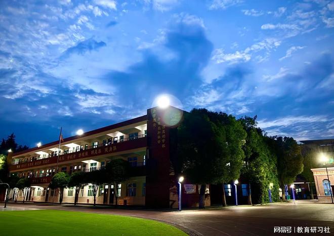 易倍：洛阳市东明外语实验学校：多元化教育服务引领区域发展(图1)